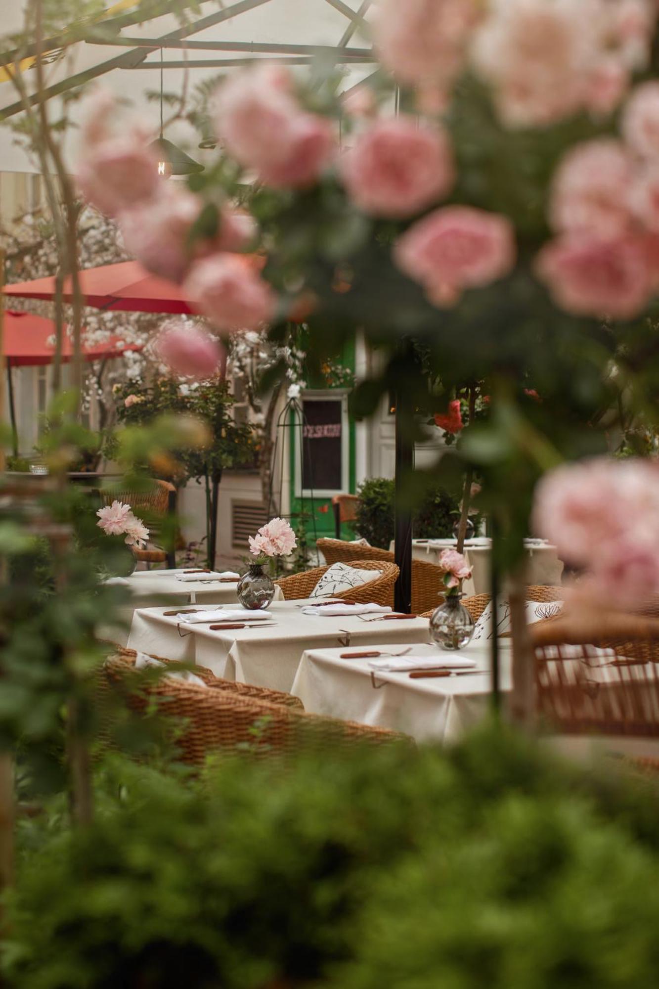 Relais&Châteaux Stikliai Hotel VNO Extérieur photo The restaurant's garden